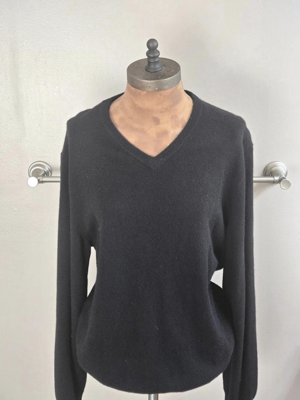 NWOT Mens Medium Black V-Neck 100% 2 Ply Cashmere By Club Room